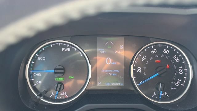 Used 2021 Toyota RAV4 XLE Premium AWD/4WD image 8