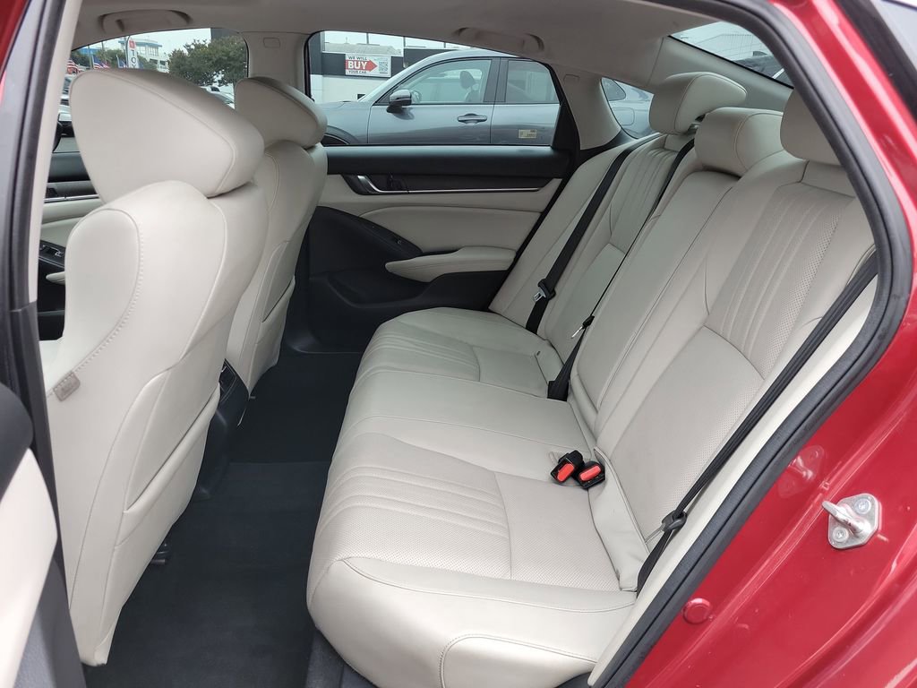 Used 2018 Honda Accord Touring image 16