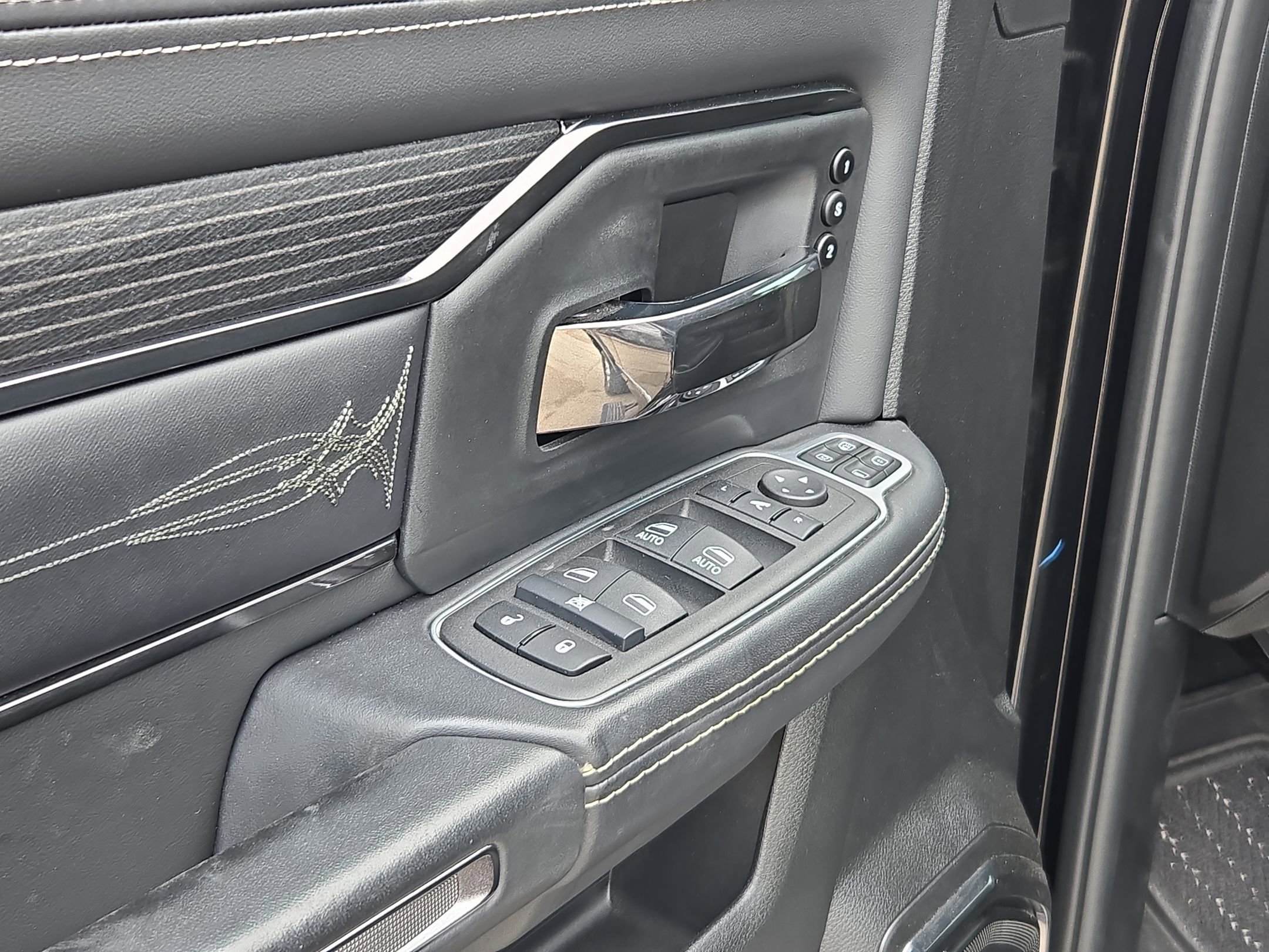 Certified 2024 RAM 2500 Limited image 12