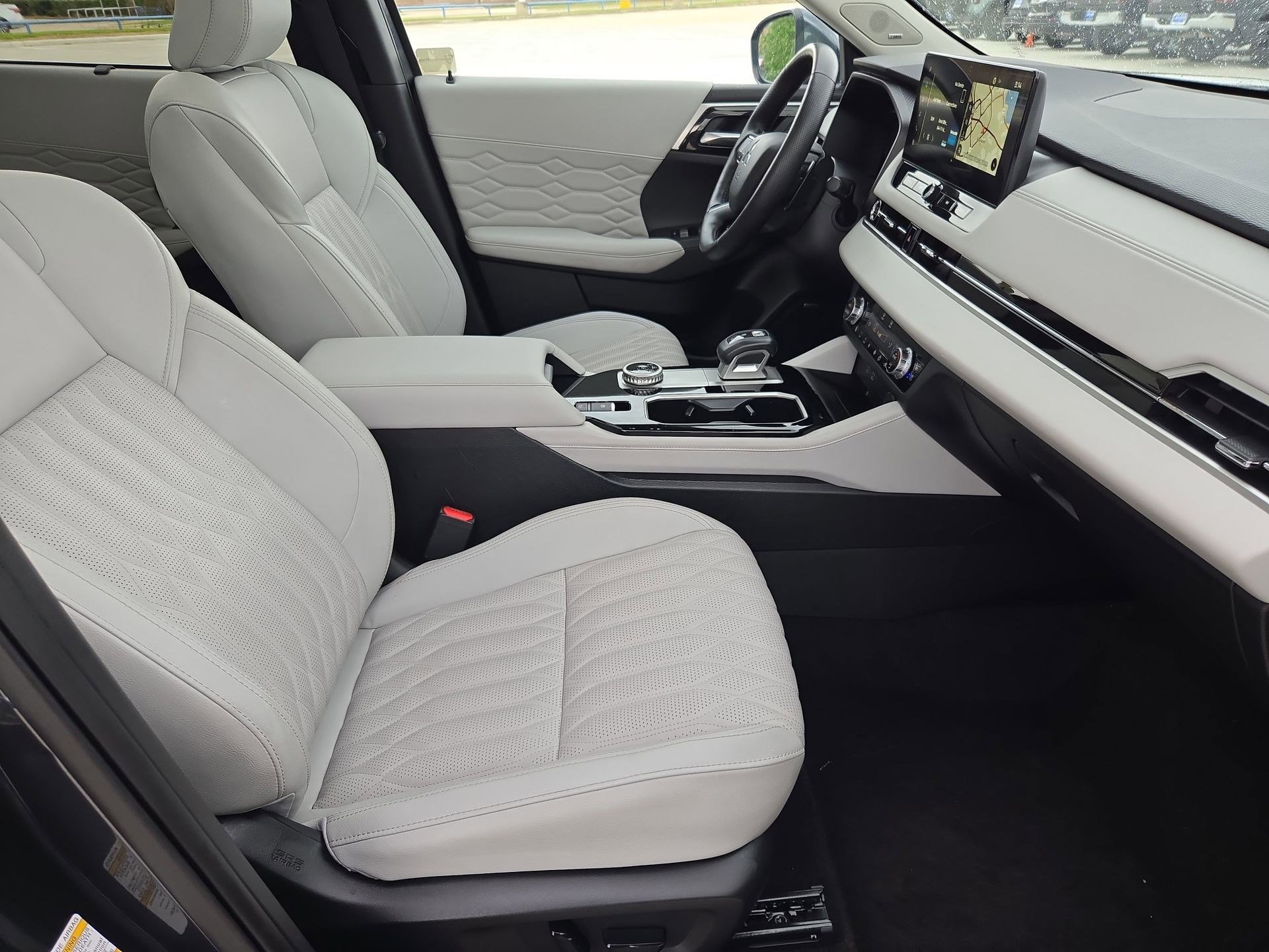 Used 2025 Mitsubishi Outlander SEL image 33