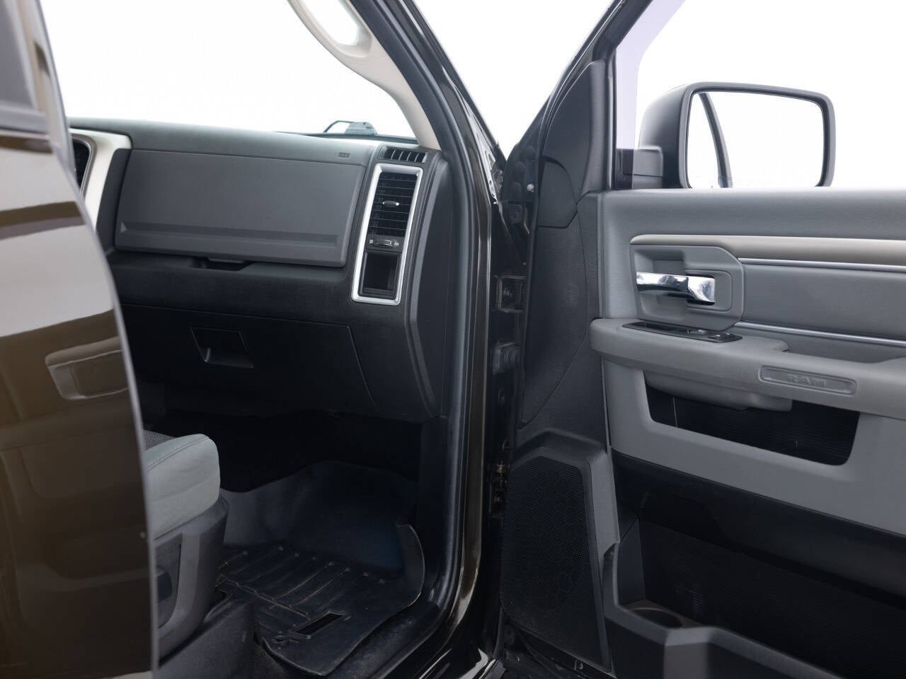 Used 2014 RAM 1500 Big Horn image 32