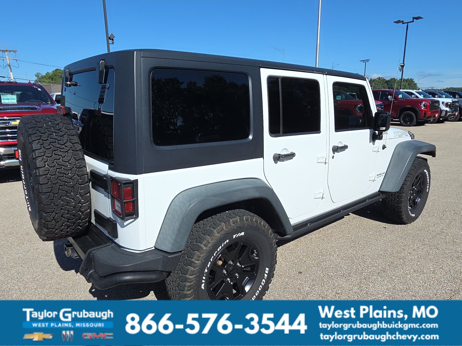 Used 2013 Jeep Wrangler Unlimited Sahara AWD/4WD image 8