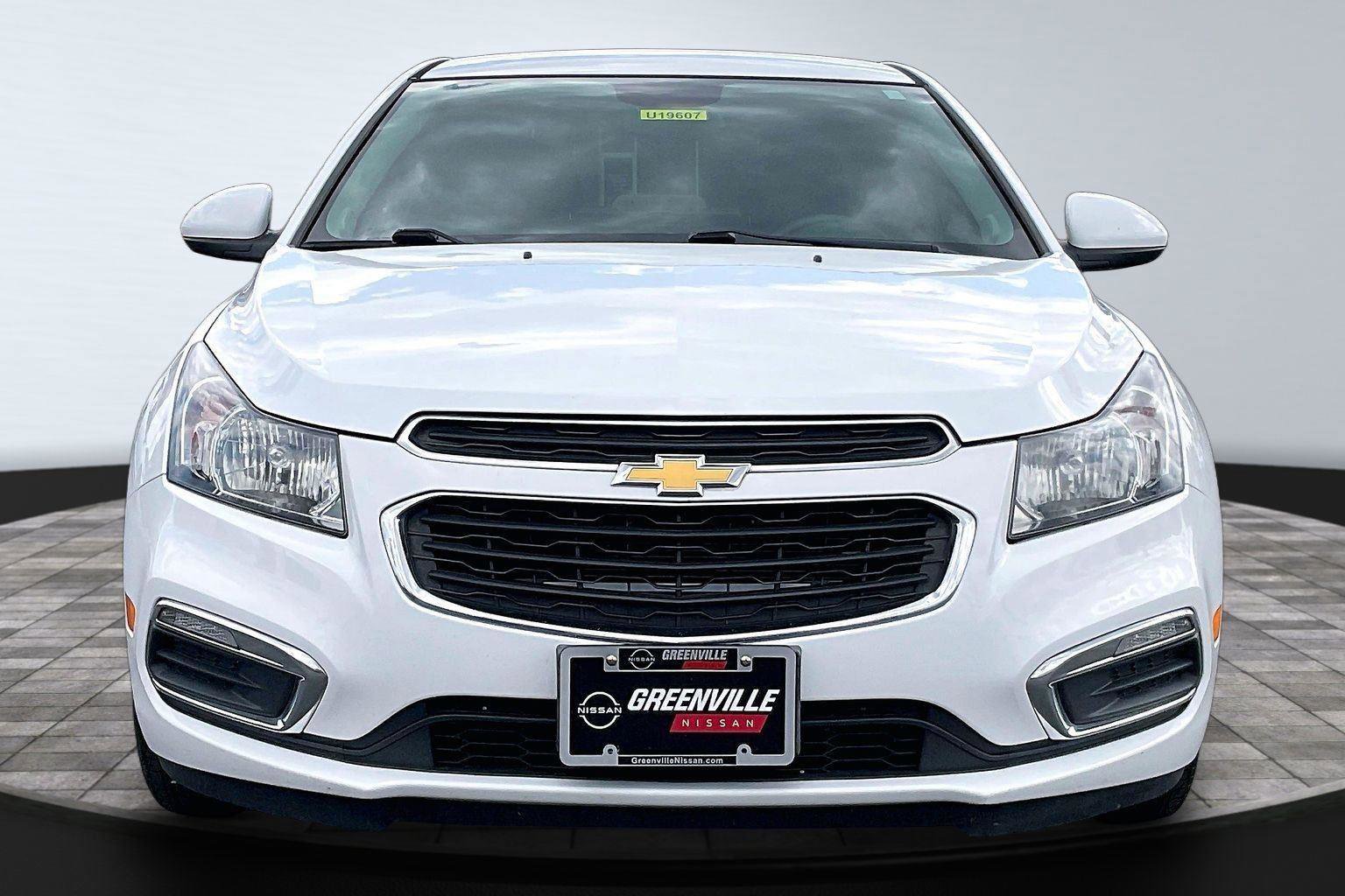 Used 2016 Chevrolet Cruze LT FWD image 2