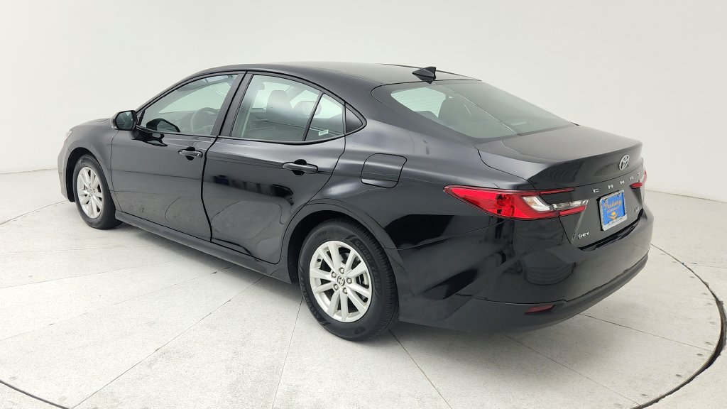 Used 2025 Toyota Camry LE FWD image 5