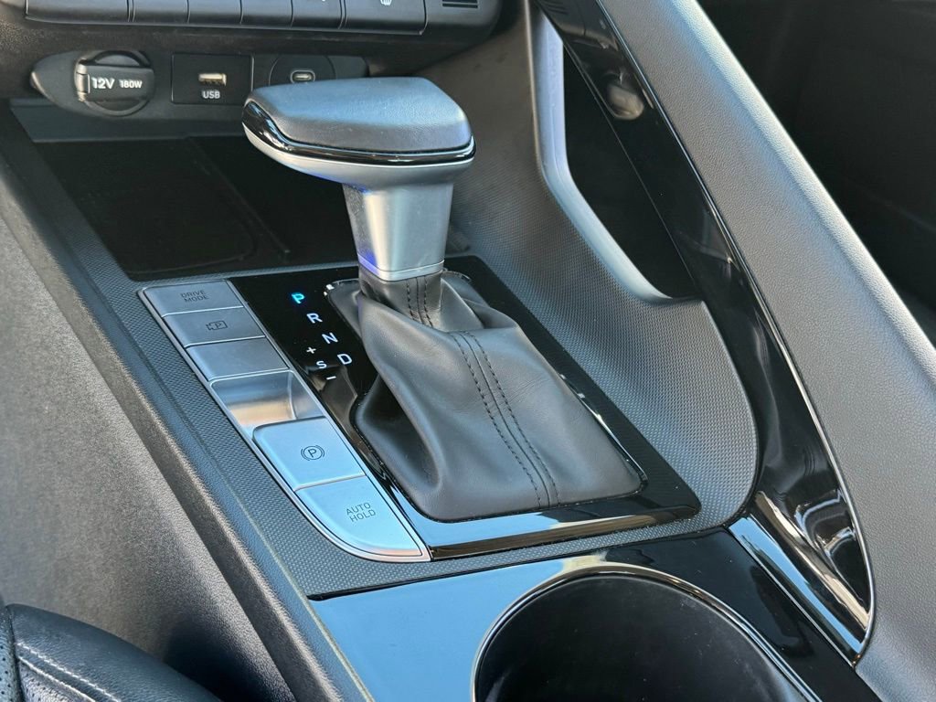 Used 2025 Hyundai Elantra Limited image 22