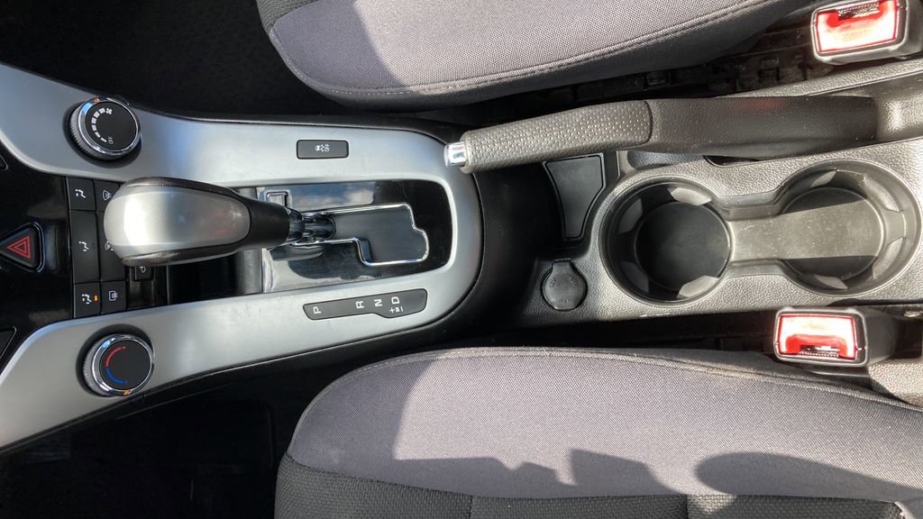 Used 2013 Chevrolet Cruze LT image 17