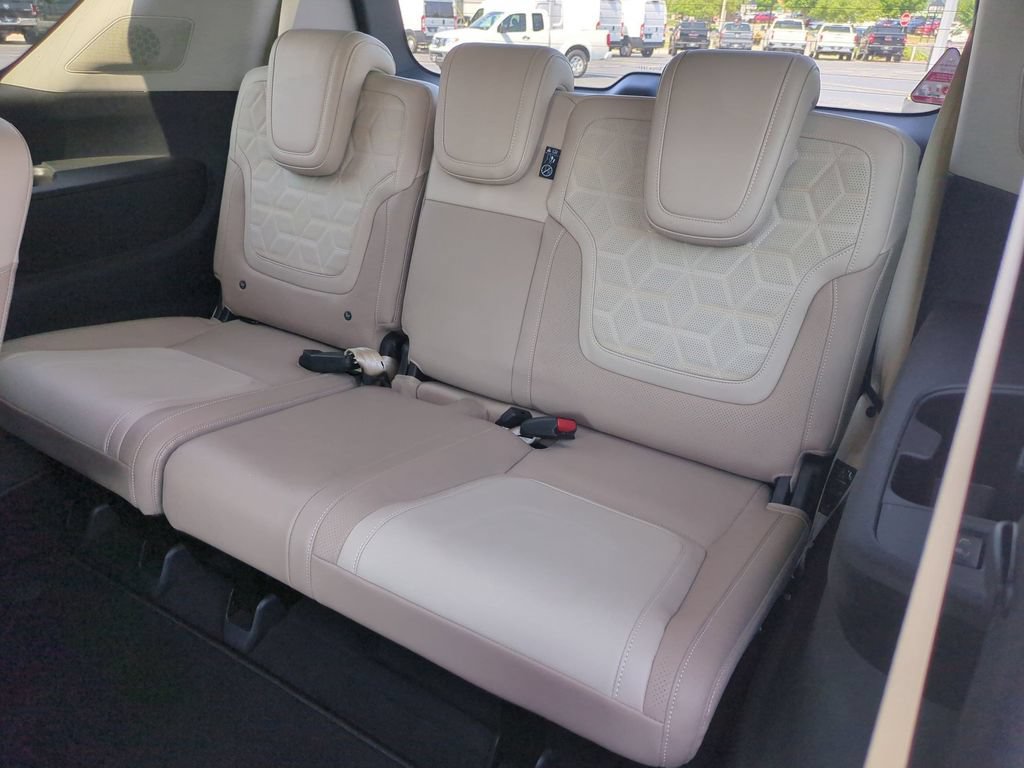 Used 2025 Nissan Armada Platinum AWD/4WD image 25