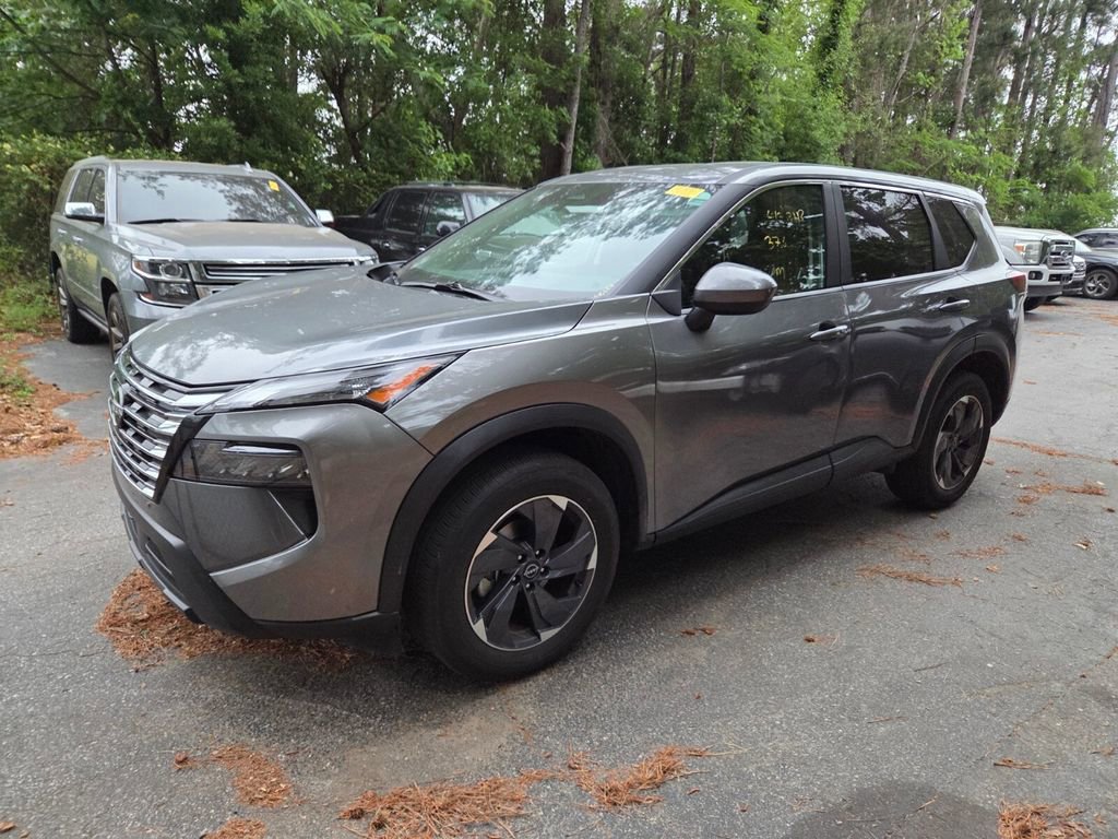 Used 2025 Nissan Rogue SV FWD image 1