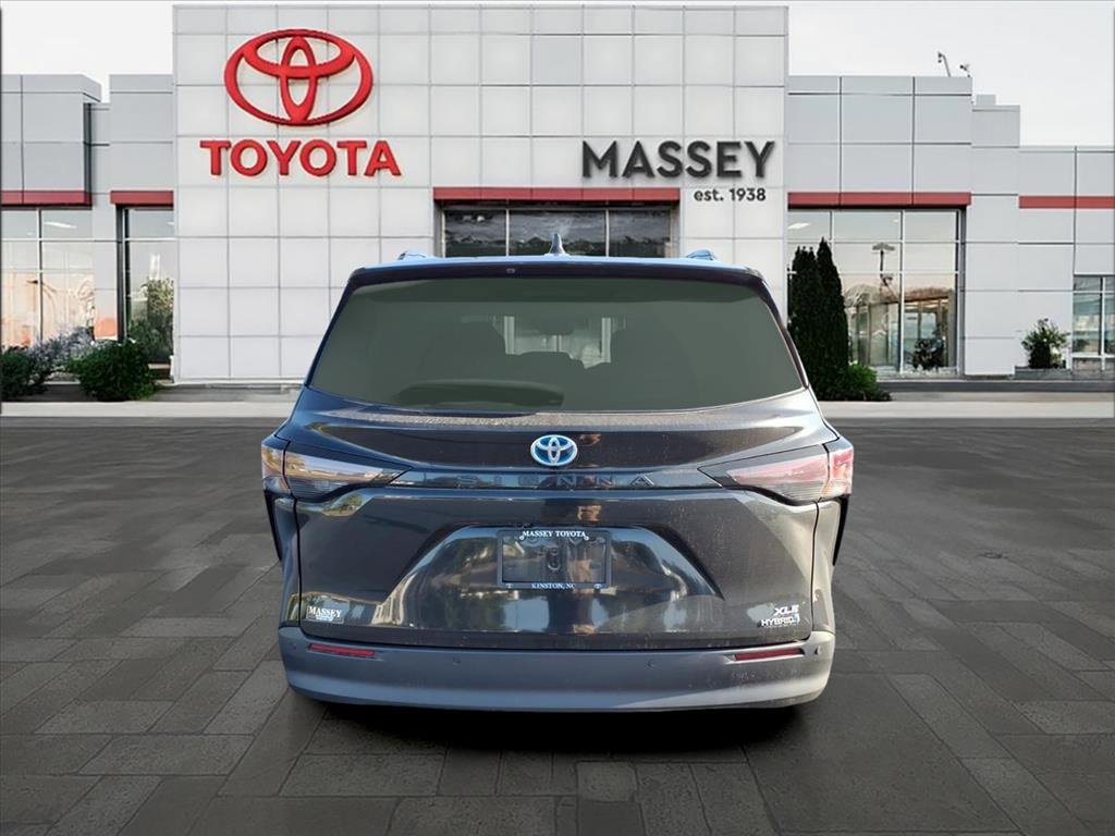 Used 2024 Toyota Sienna XLE image 27