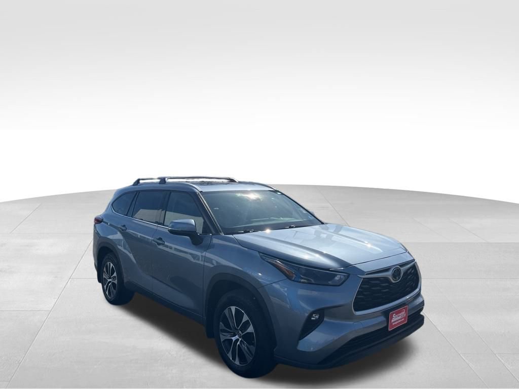 Used 2022 Toyota Highlander XLE image 20