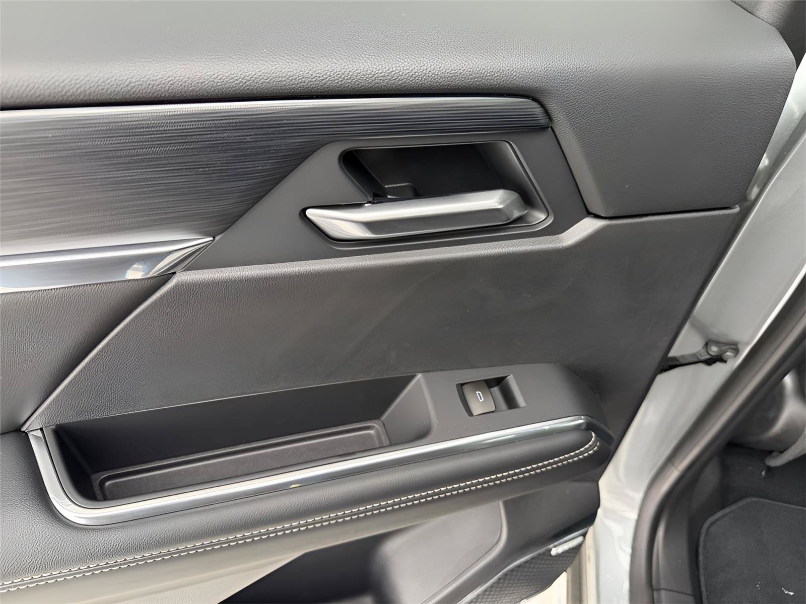 New 2025 GMC Acadia Elevation FWD image 30