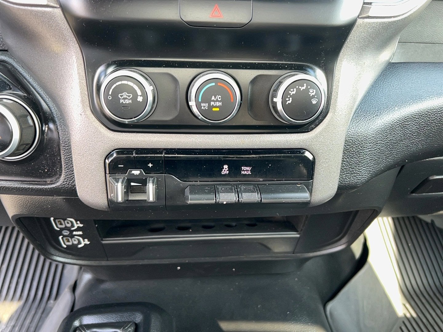 Used 2022 RAM 2500 Tradesman AWD/4WD image 17