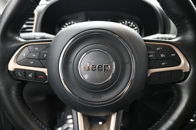 Used 2016 Jeep Renegade Latitude FWD image 14