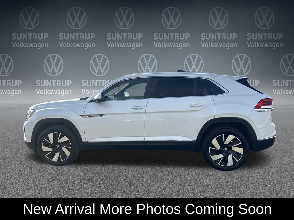 Used 2025 Volkswagen Atlas Cross Sport SEL image 3