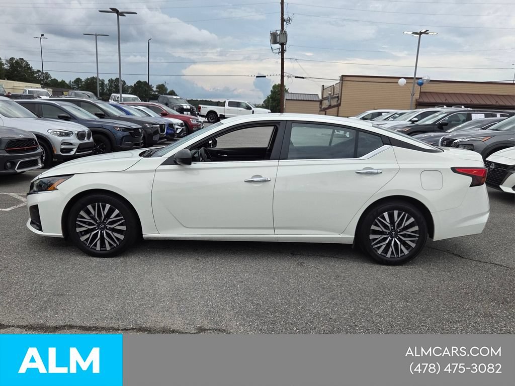 Used 2025 Nissan Altima 2.5 SV FWD image 5