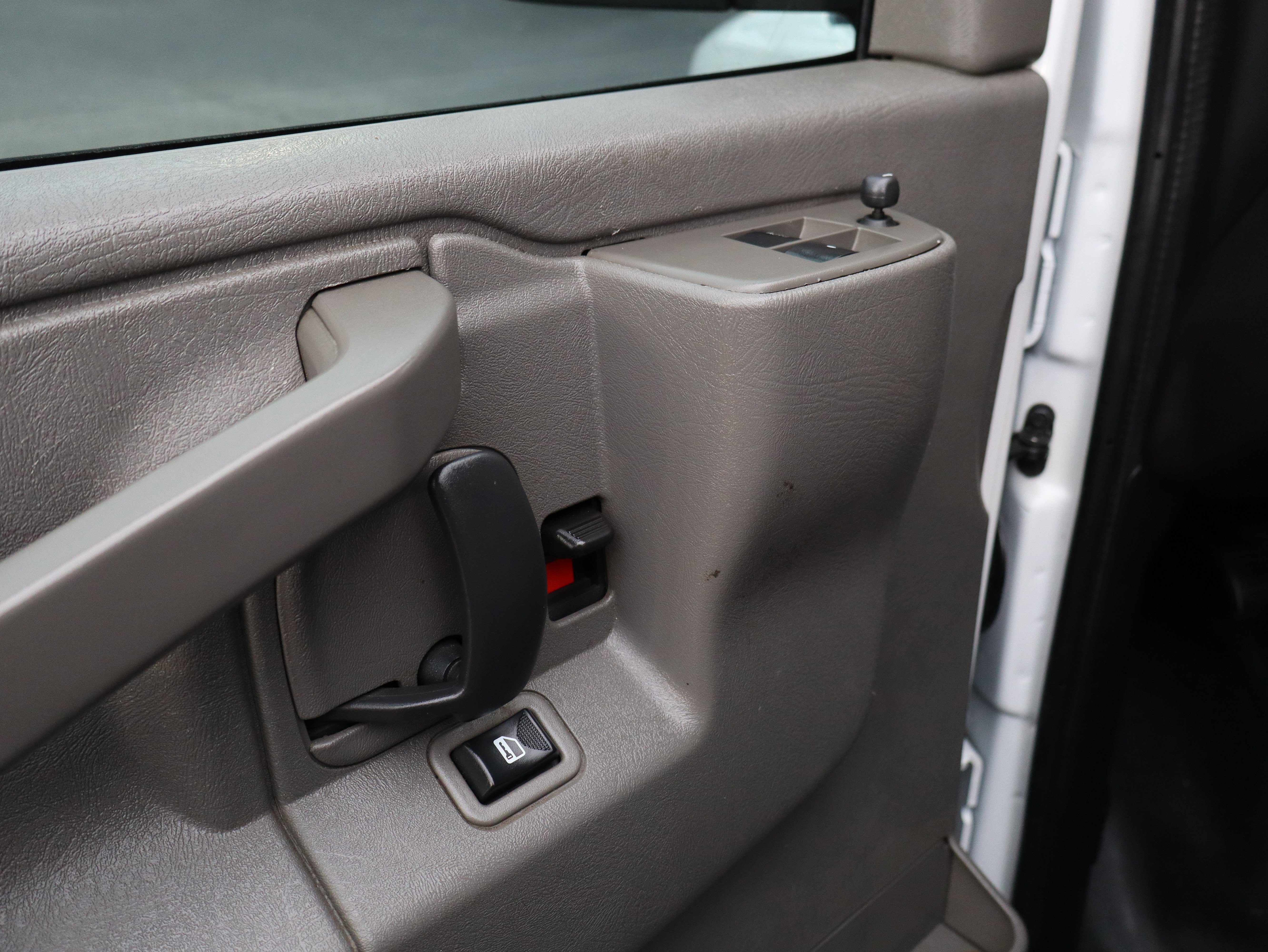 Used 2021 Chevrolet Express 2500 Extended w/ Driver Convenience Package image 13