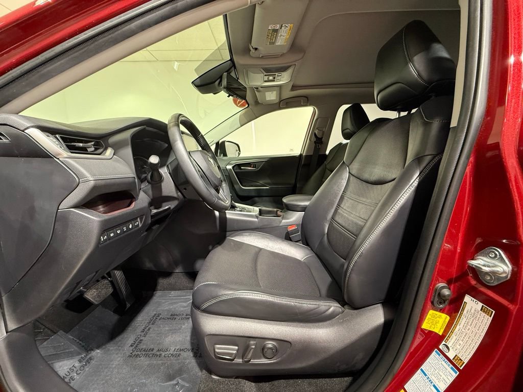 Used 2019 Toyota RAV4 Limited w/ Advanced Technology Package AWD/4WD image 13