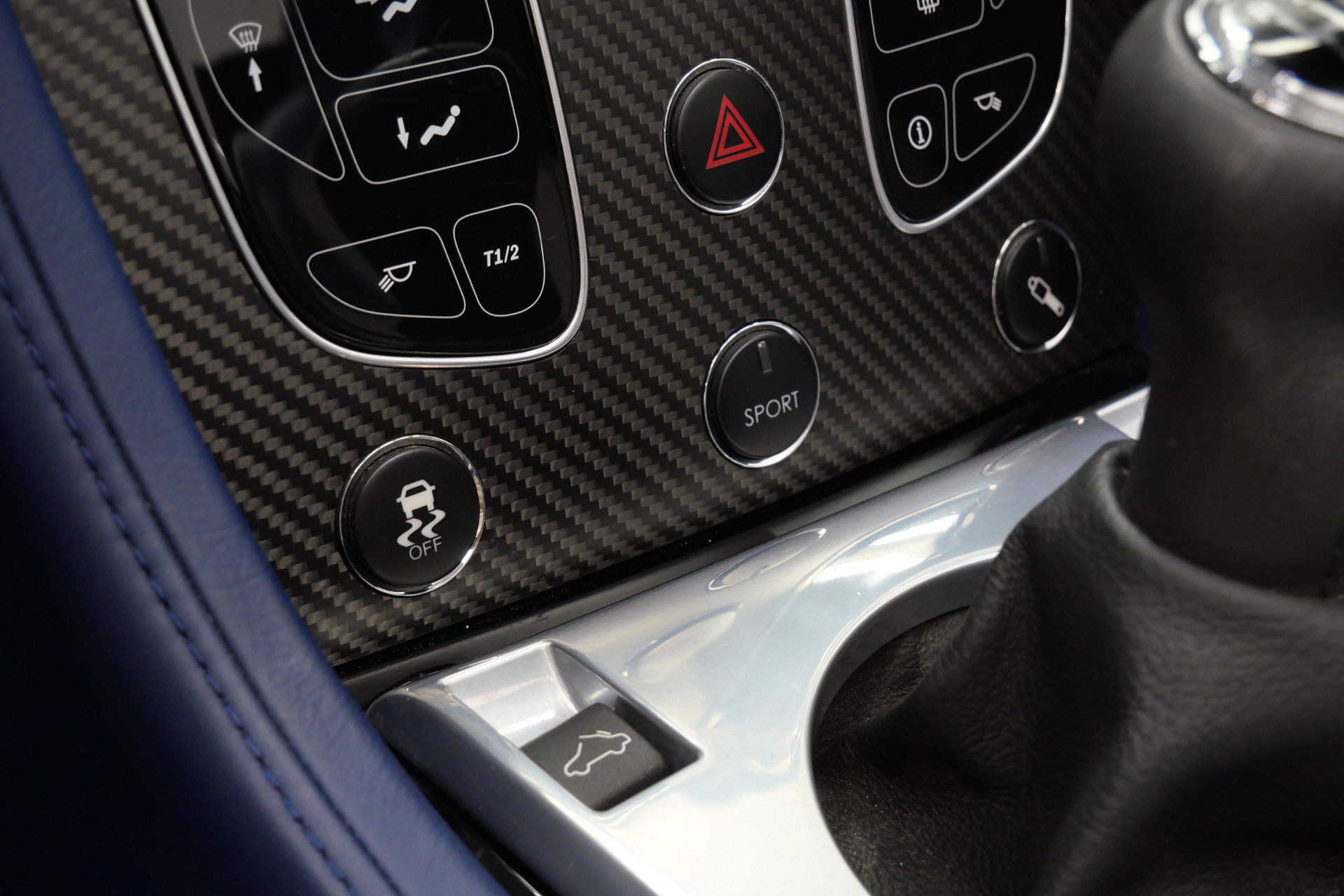 Used 2017 Aston Martin V12 Vantage S RWD image 29