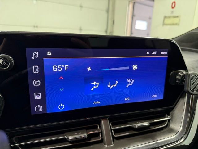 Certified 2025 Chevrolet Trax RS w/ Driver Confidence Package image 17