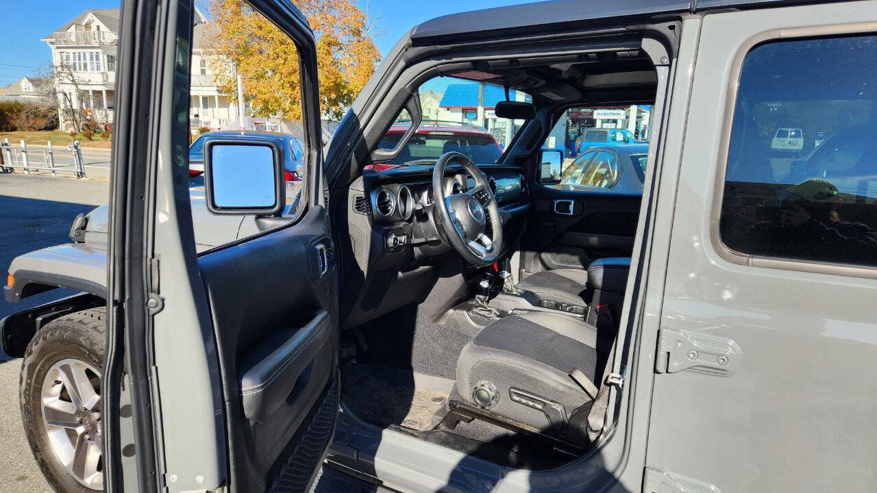 Used 2018 Jeep Wrangler Unlimited Sahara w/ Dual Top Group AWD/4WD image 10
