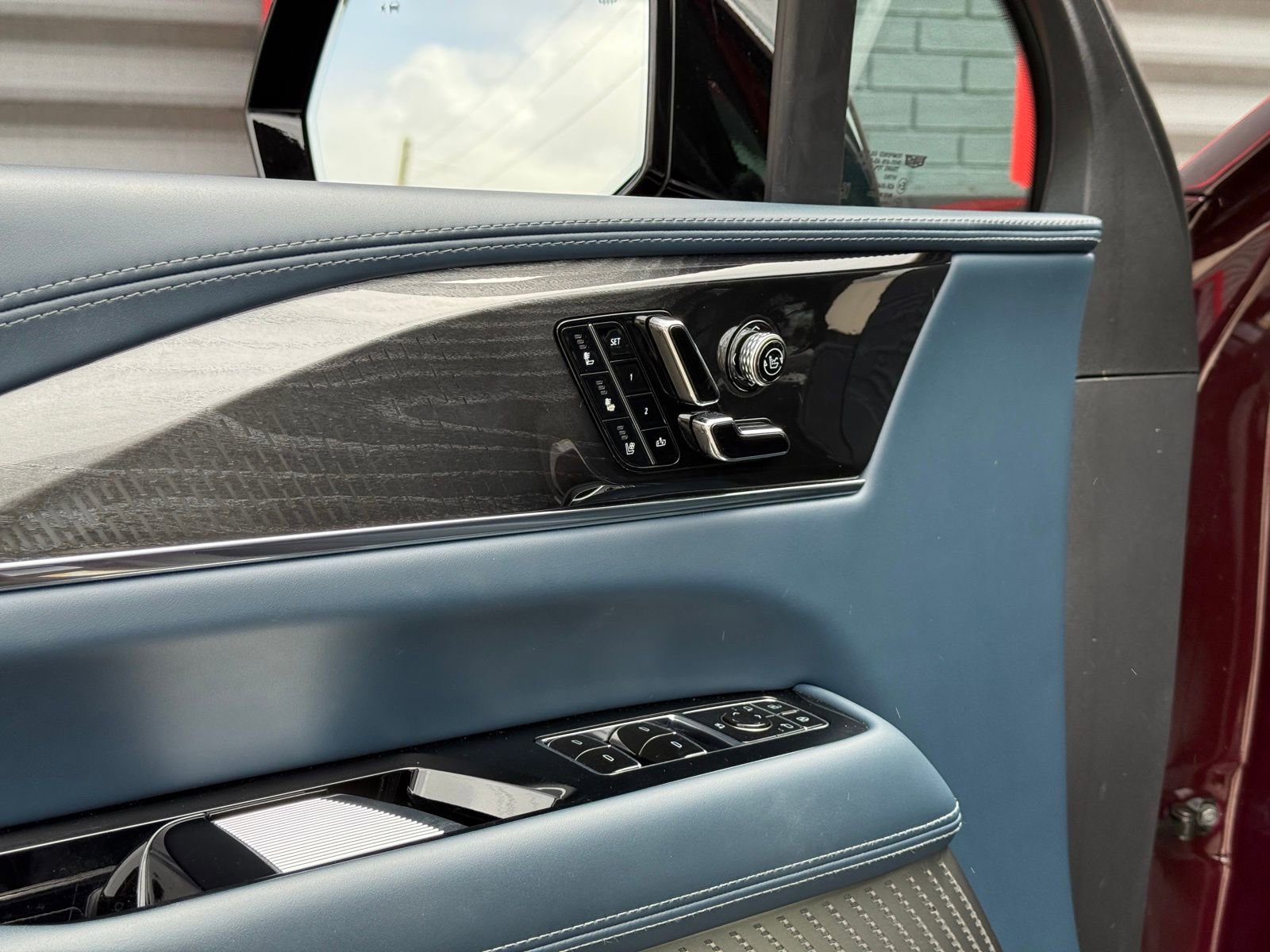 Used 2025 Cadillac Escalade IQ Luxury 2 w/ LPO, Premium Carpet Package image 16