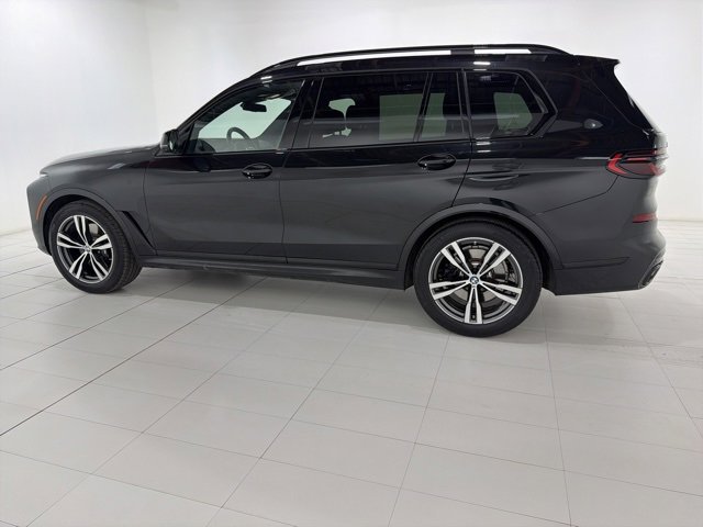 Used 2025 BMW X7 xDrive40i w/ Executive Package image 2