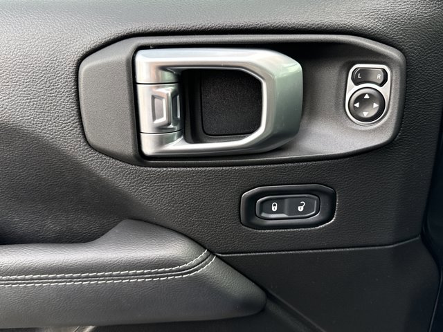 Used 2023 Jeep Wrangler Unlimited Sahara image 17