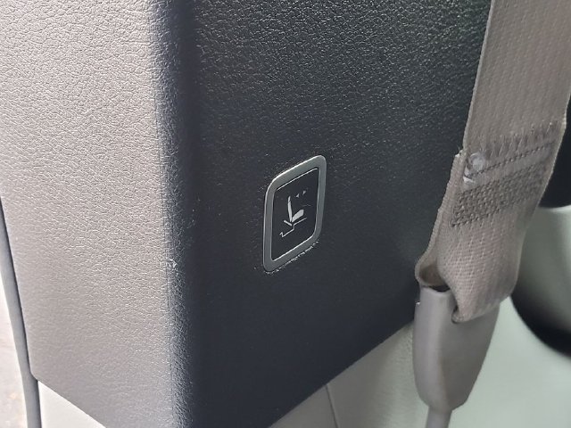 Used 2024 Chrysler Pacifica Touring-L FWD image 24