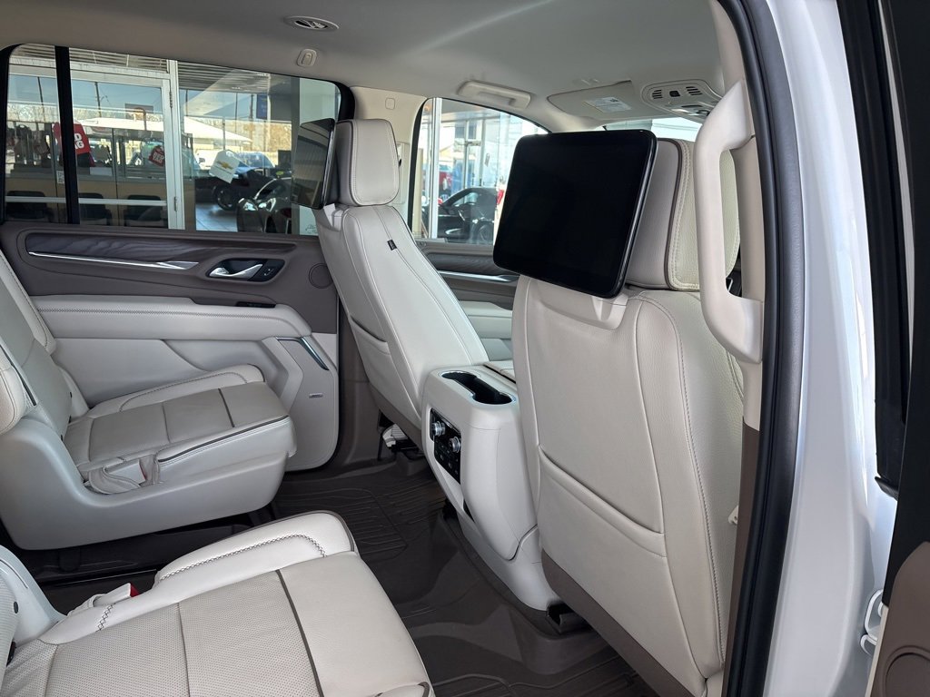 Used 2023 GMC Yukon XL Denali w/ Advanced Technology Package image 36