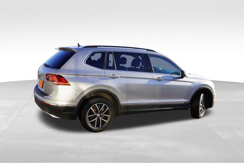 Used 2021 Volkswagen Tiguan SE w/ Panoramic Sunroof Package image 4