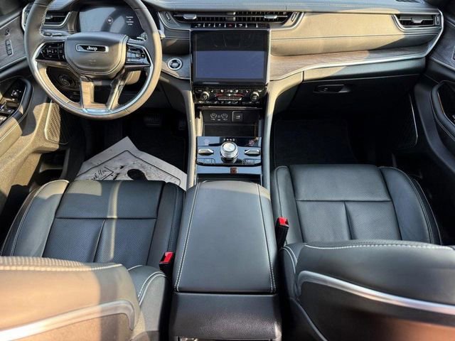 Certified 2025 Jeep Grand Cherokee Overland w/ Luxury Tech Group IV image 13