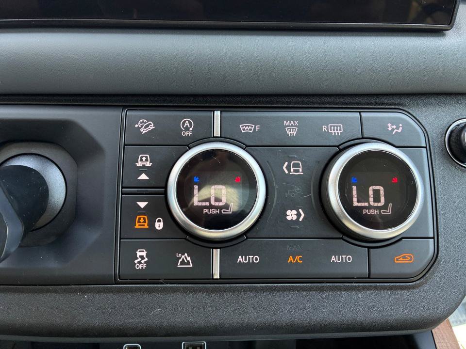 Used 2024 Land Rover Defender 130 X-Dynamic SE AWD/4WD image 18