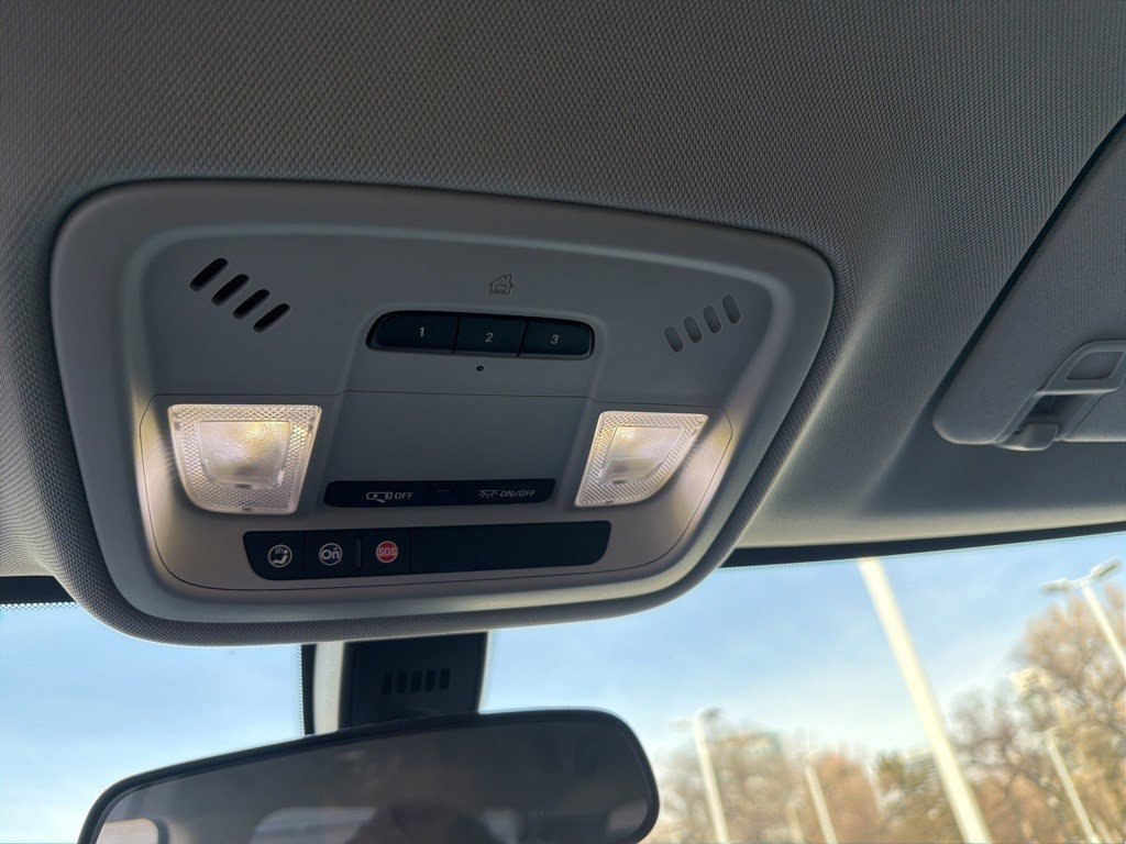 Used 2018 Chevrolet Traverse LT image 18