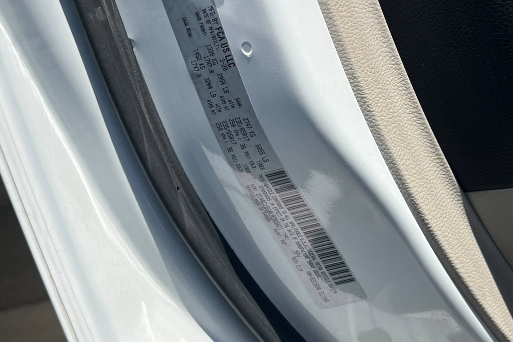 Used 2020 Chrysler Pacifica Touring-L FWD image 32