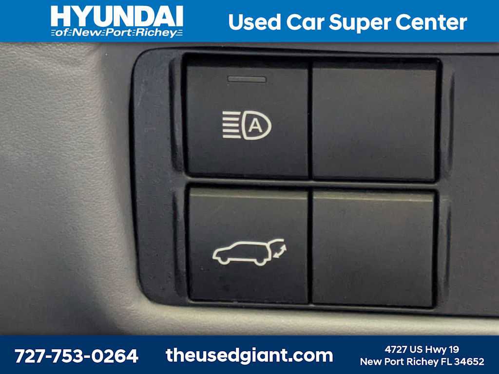 Used 2020 Toyota Highlander XLE FWD image 36