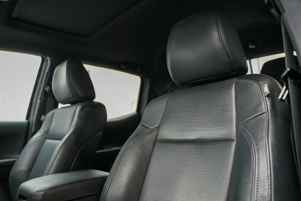 Used 2021 Toyota Tacoma Limited image 27