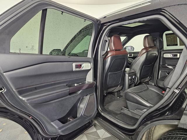 Used 2020 Ford Explorer Platinum w/ Premium Technology Package image 18