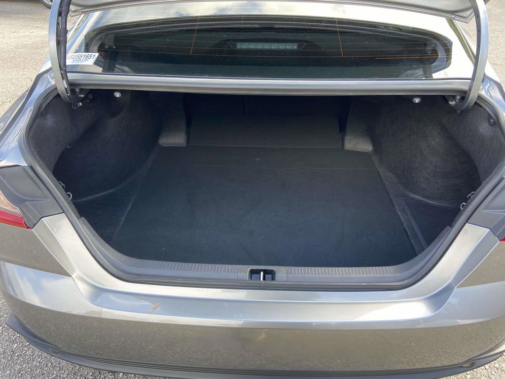 Used 2025 Toyota Camry SE w/ Convenience Package FWD image 10