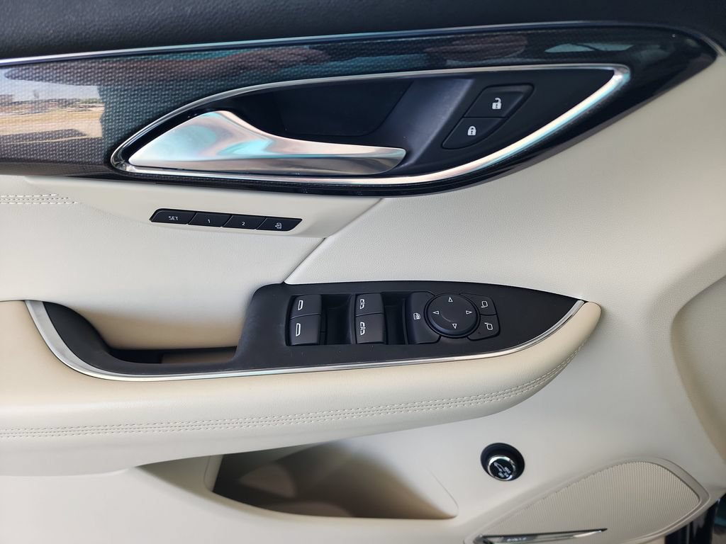 Used 2021 Buick Envision Essence w/ Technology Package I FWD image 12