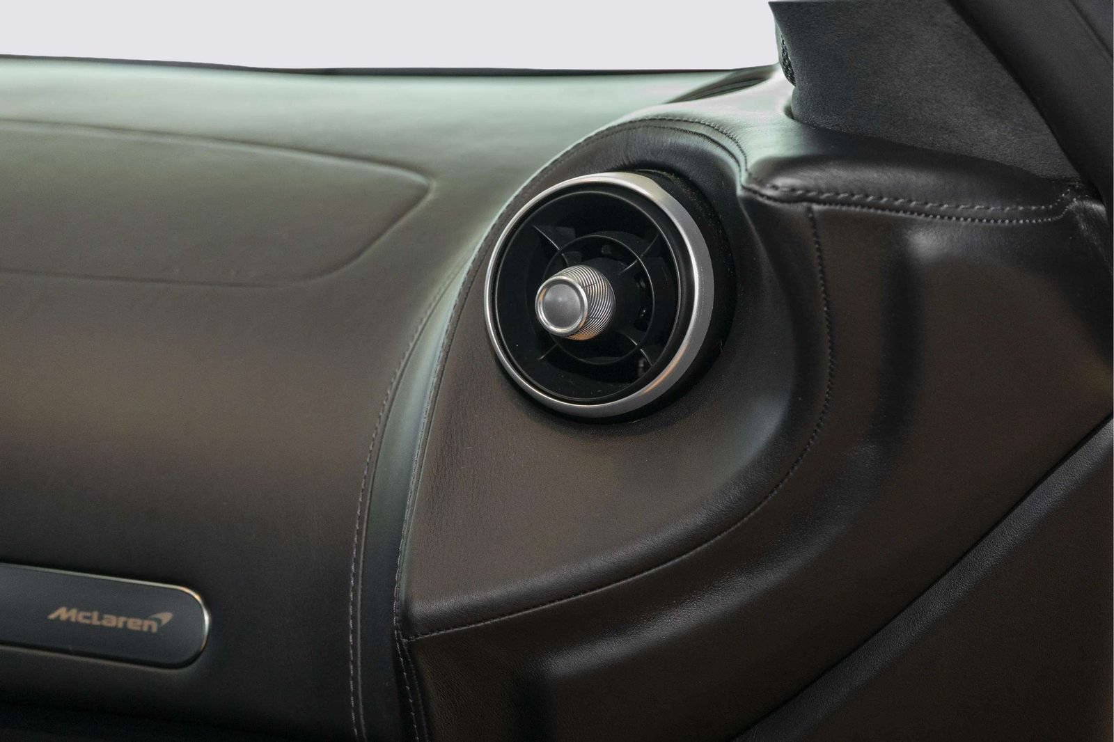 Used 2022 McLaren GT RWD image 31