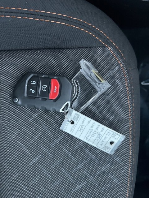 Used 2024 Jeep Gladiator Mojave w/ Technology Group image 17