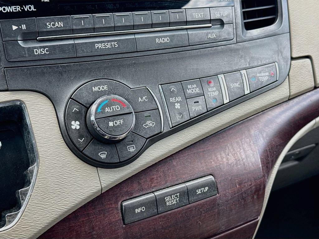 Used 2011 Toyota Sienna XLE FWD image 20