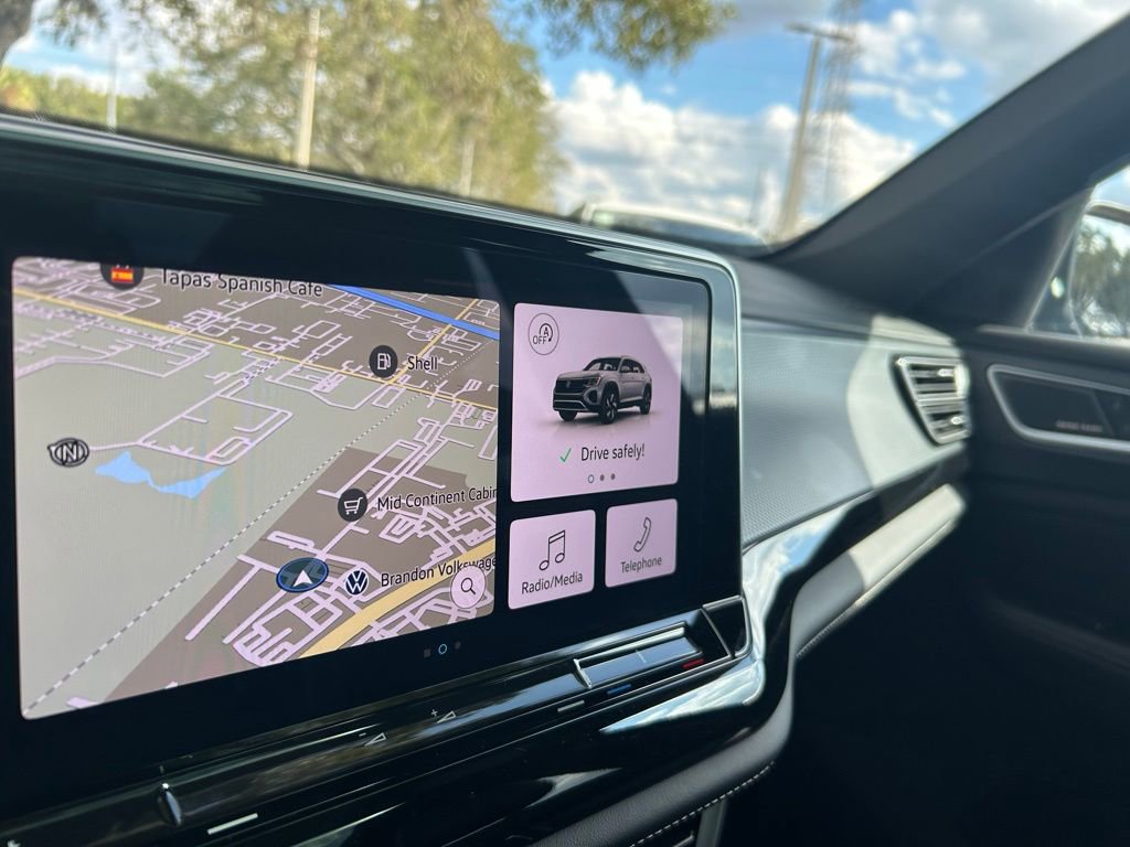 Used 2025 Volkswagen Atlas Cross Sport SEL Premium R-Line image 13