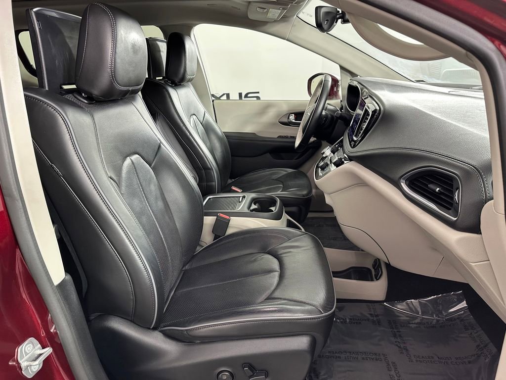 Used 2019 Chrysler Pacifica Limited w/ Tire & Wheel Group image 23