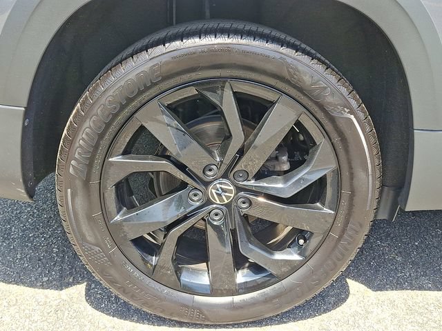 Certified 2022 Volkswagen Taos SE AWD/4WD image 13