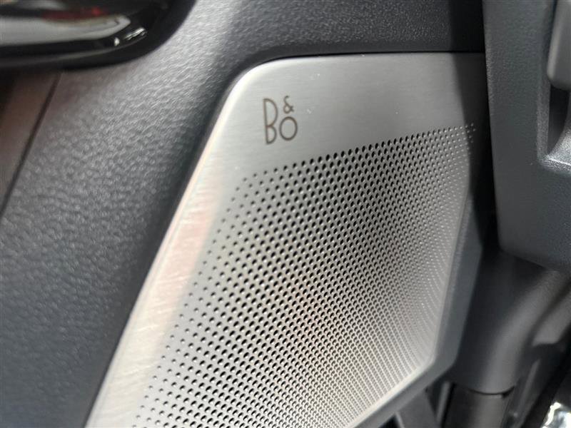 Used 2022 Ford F150 Lightning Platinum image 35