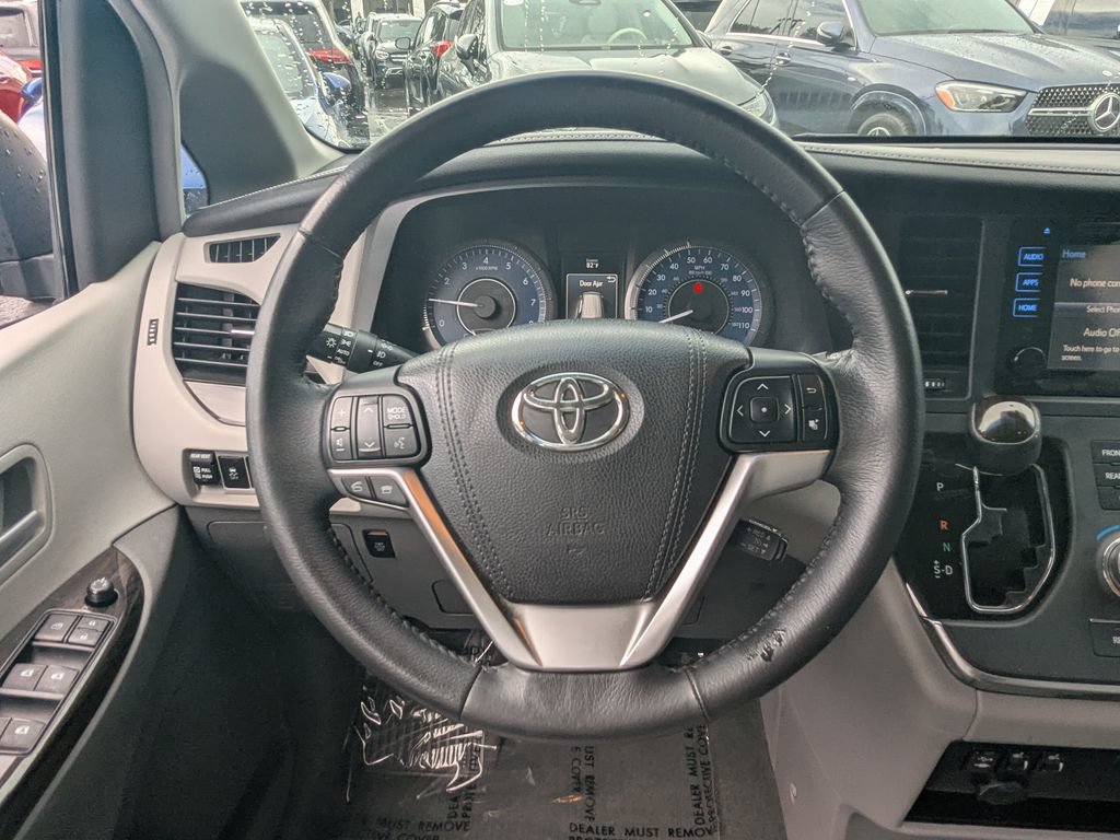 Used 2017 Toyota Sienna XLE w/ XLE Navigation Package FWD image 3