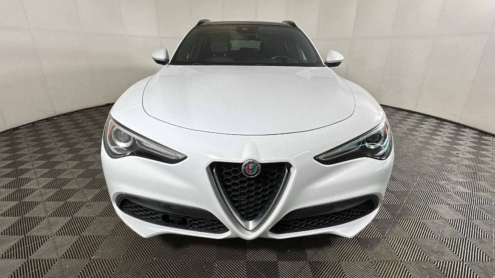 Used 2020 Alfa Romeo Stelvio Ti Sport w/ Quick Order Package 22S Sport AWD/4WD image 9