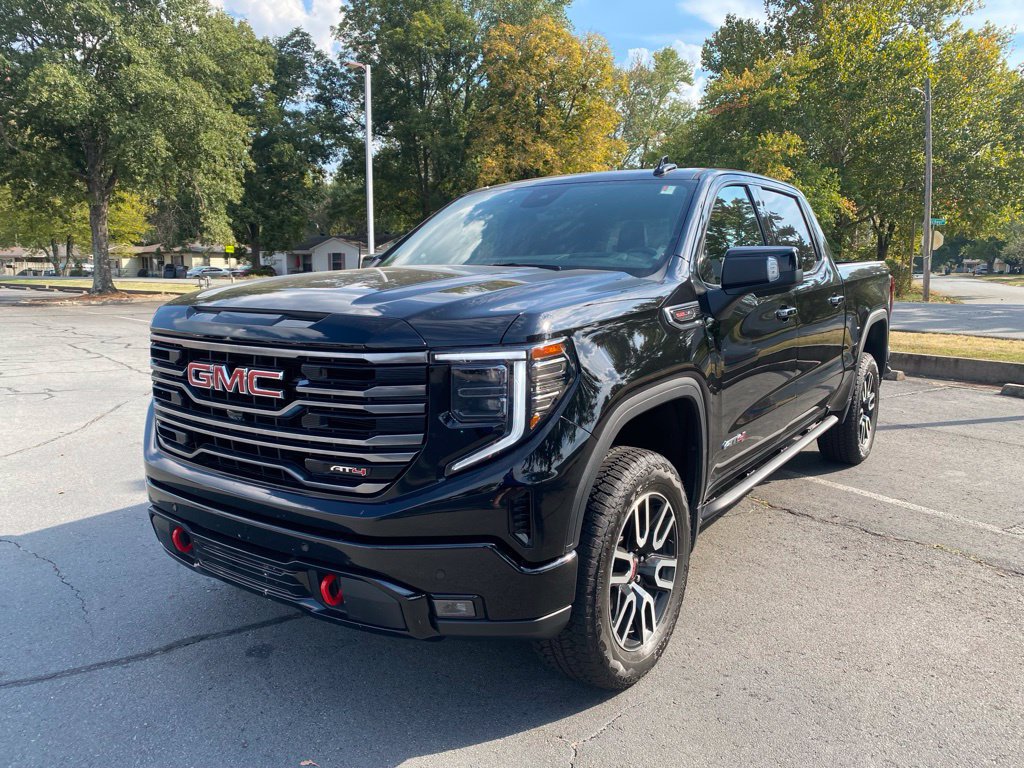 Used 2025 GMC Sierra 1500 AT4 w/ Technology Package AWD/4WD image 3