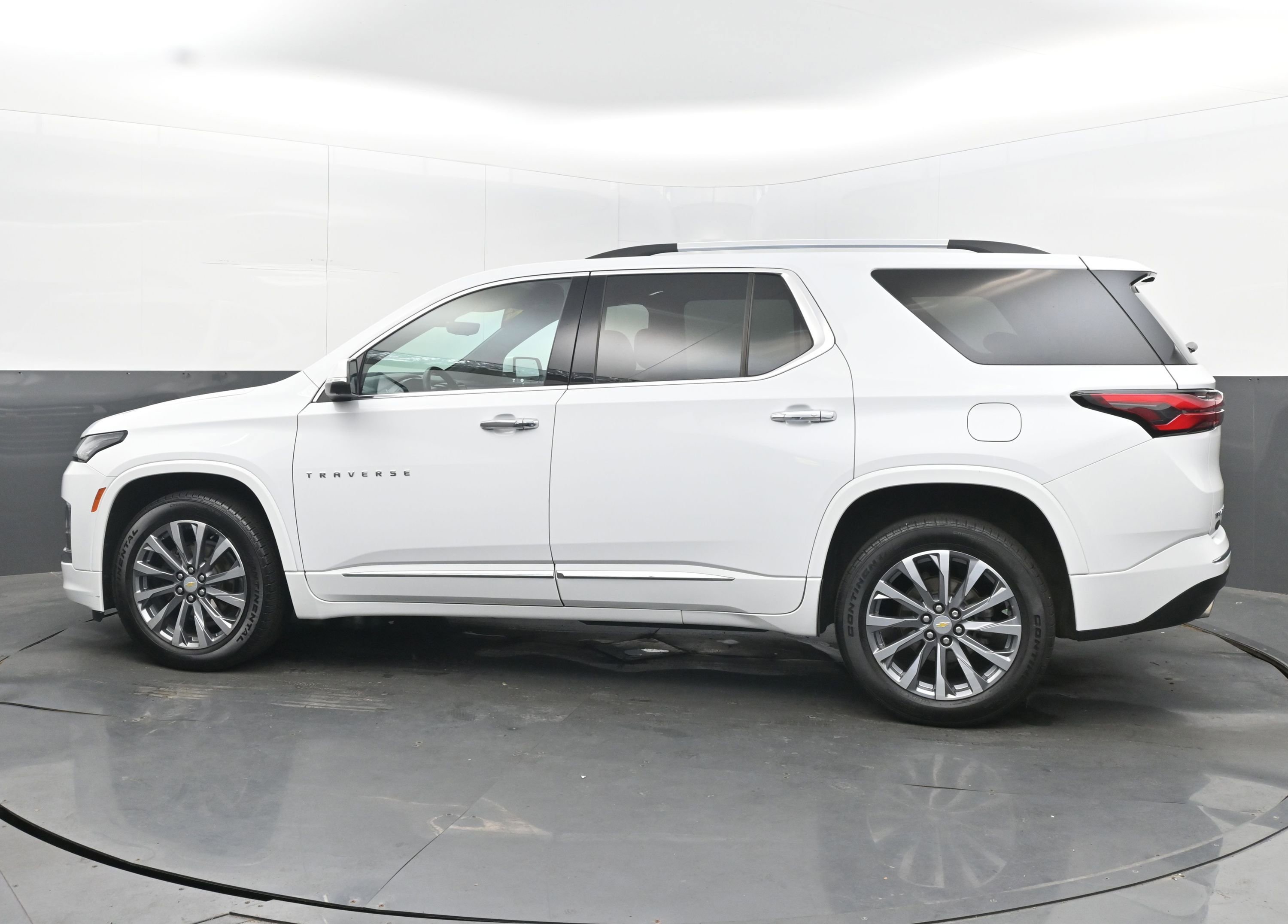 Used 2023 Chevrolet Traverse Premier image 7